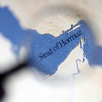 НАТО работи за колективно решение за гарантиране на корабоплаването през Ормузкия проток