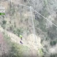 Мащабна спасителна операция: Намериха жива 78-годишна жена в опасен планински район (ВИДЕО)