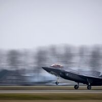 Американски изтребител е кацнал аварийно и е първият самолет, ударен от ирански огън