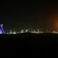 Иранска ракета удари петролна рафинерия в израелския град Хайфа (ВИДЕО)