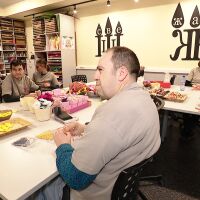 „Обичам да работя като всички“: Хора със синдром на Даун творят в „Светът на Мария“