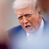 Тръмп със заплаха: Поставя имиграционната служба на САЩ (ICE) по летищата 