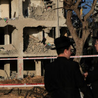 Ирански ракети пробиха защитата на Израел и удариха два града