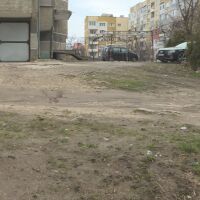 40 г. живущи чакат асфалт около блока си: "Газим през калта и само ядем едни сладки десерти"