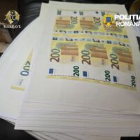 1 200 000 фалшиви евро: Нелегалната печатница за пари била в новопостроена двуетажна къща в изолиран район (СНИМКИ)