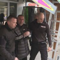 Арестуваха погребален агент и ходжа в „Столипиново“ заради съмнения за търговия с вот (СНИМКИ)