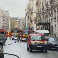 Пожар в петзвезден хотел в Париж: Наложи се евакуация на гостите (ВИДЕО)