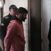 26-годишният мъж, откраднал кутията с дарения за болно дете, остава в ареста (СНИМКИ)