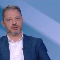 "С какво ще замърсим водата - с вода или с пясък?": Защо Делян Добрев е толкова активен за шистовия газ?