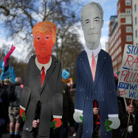 Хиляди протестиращи се събраха в Лондон срещу крайната десница