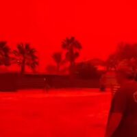 Циклон удари Австралия: Прекъснати доставки на втечнен природен газ, хиляди са без ток (ВИДЕО)