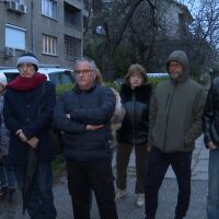 "Включвам фурната, за да се стопли стаята": Как столичани се справят в студа без топло повече от месец?