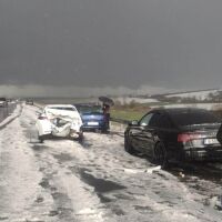 Дете пострада, след като кола навлезе в аварийната лента на "Хемус", удари спряла кола, а тя - друга пред нея