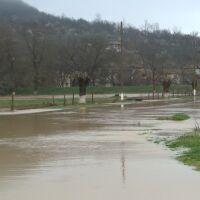 Тревожна ситуация: Река е излязла от коритото си тази сутрин и заплашва село Априлово