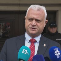 "Нетърпимо мишкуване, тихо рупане на сиренце": Прокурор Русинова многократно е пътувала с Петьо Еврото зад граница