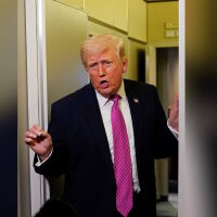 Доналд Тръмп: САЩ водят преговори с „нов по-разумен режим“ в Иран за прекратяване на войната