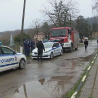 Черни Лом излезе от коритото си: Къщи под вода, хора бягат от домовете си