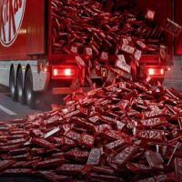 Грандиозна кражба в Европа: Изчезна камион с 400 000 шоколадови блокчета от световноизвестна марка