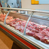 БАБХ затвори магазин заради тонове месо с изтекъл срок и без документи