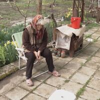 Жена на 89 г. няма кола и няма да получи 20 евро: Синдикати и бизнес настояват за още мерки заради скока на горивата