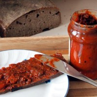 Необичайно изобретение на железничар улеснява правенето на домашна лютеница