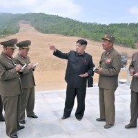 Ким Чен-ун наблюдава тест на ракетен двигател с висока тяга