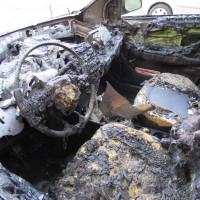 Трима младежи са задържани за палеж на автомобил в Перник