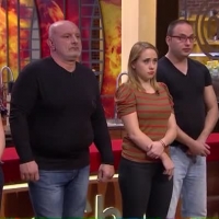Двама души се борят за едно място и възможността да се спасят от стрес тест