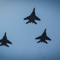 Военни самолети и вертолети прелитат над София за 6 май