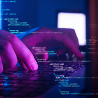 Инженер без да иска пое контрол над 7000 робот-прахосмукачки по света