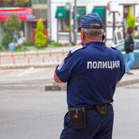 След като задържал сина им: Родители нападнаха полицай в Сливен