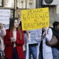 „Вместо 1550 евро, получаваме 150 лева“: Медицинските сестри и здравните работници излизат на протест 