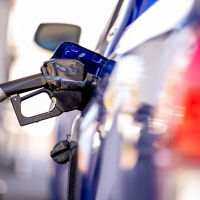 Спор в парламента за мерки срещу поскъпването на горивата заради войната