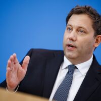 Вицеканцлерът Клингбайл: Германия наистина няма нужда от съвети от Тръмп