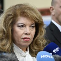 Илияна Йотова започва консултации с партиите на 5 май