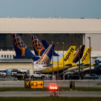 Първата жертва в индустрията на войната в Иран: Фалира авиокомпанията Spirit Airlines
