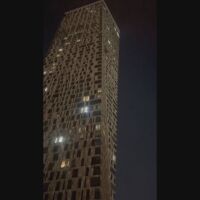 Ударената от дрон сграда в Москва: Кадри показват разпръснати по пътищата отломки (ВИДЕО)