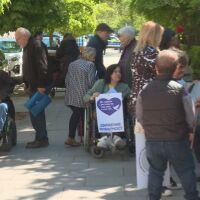 Искане за по-достъпна среда: Хора с увреждания и НПО протестираха пред Столичната община