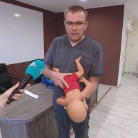 Родители учат първа помощ за деца в Академията „Първа помощ за малките герои“