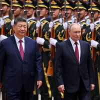 Си Дзинпин и Владимир Путин се срещат в Пекин