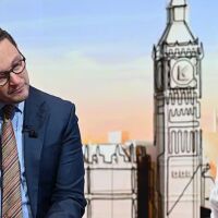 Министър се разплака на живо в ефир, след като ученичка бе изнасилена от две момчета тийнейджъри