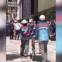 Мъж разпръска вещество със спрей в мол, над 20 души са пострадали (ВИДЕО)