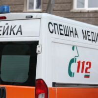 Линейка се преобърна на кръстовище в Пловдив след удар с лека кола 