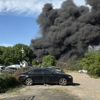 Гори складова база край Стара Загора, районът е силно задимен