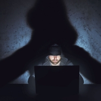 6 години мъж е упоявал и изнасилвал съпругата си в дома им