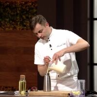 Chef Алекс Цеков приготвя баница с мус от сирене и сладолед от боза