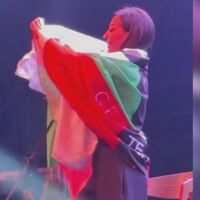 Скандал в Северна Македония, след като Цеца пя с българско знаме на концерт