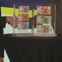 На прага на еврозоната: Показаха и българските евробанкноти на ключов форум за еврото