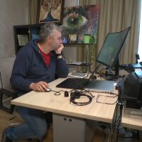 &quot;Давам едни пари повече, а не получавам нищо в замяна&quot;: Ще бъдат ли &quot;изядени&quot; заплатите ни?