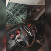 Скален къс падна върху движеща се кола на пътя София – Самоков и влезе през предното стъкло